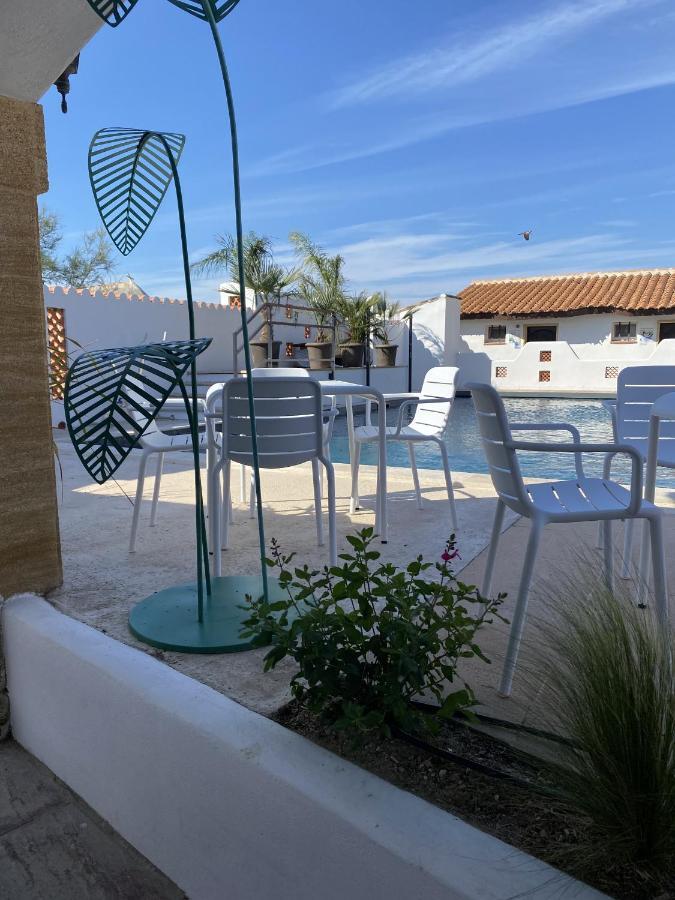Hotel Du Pont Blanc Saintes-Maries-de-la-Mer Exteriör bild